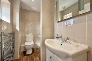 En-suite- click for photo gallery